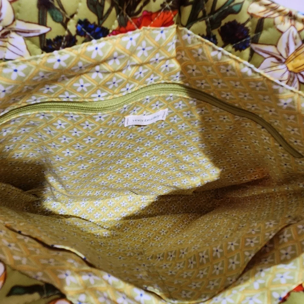 Vera Bradley Meadow Bouquet Tote, NWT - Picture 7 of 8